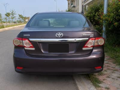 Totoya Corolla GLI 2013 Red Wine Color