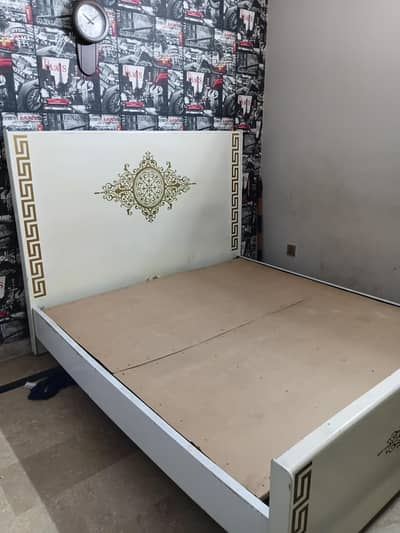 Stylish Modern King Size Bed with Beautiful Design