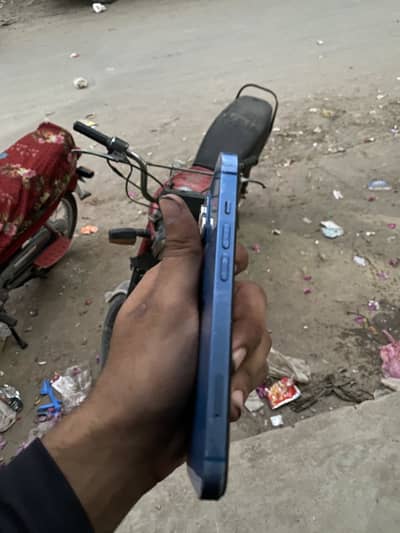Apple iPhone 13
