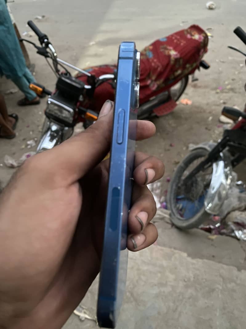 Apple iPhone 13 1