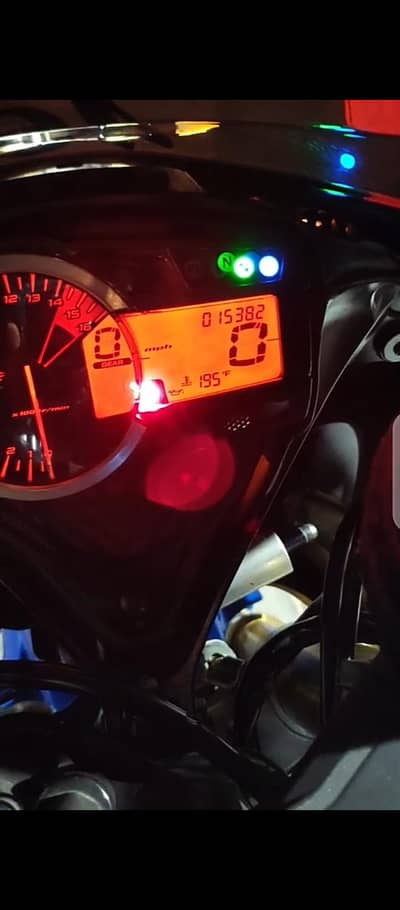 Suzuki gsxr 2013/16 17registered lhr registered golden num