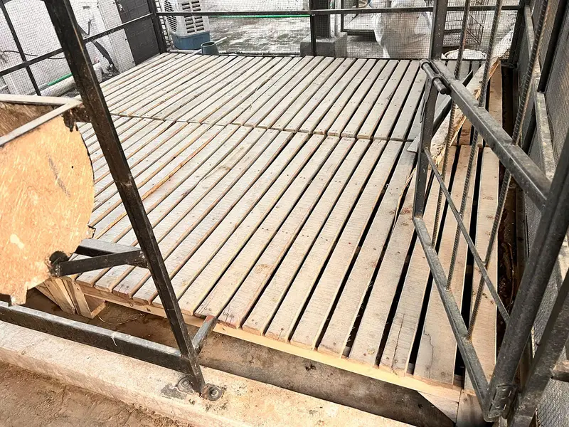 Pure Kikar Wood Pallet Floor best for Roof Top Goat Farming — photo 3