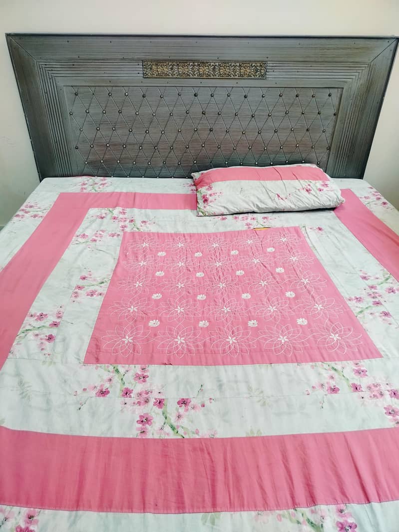 Bed king size 0