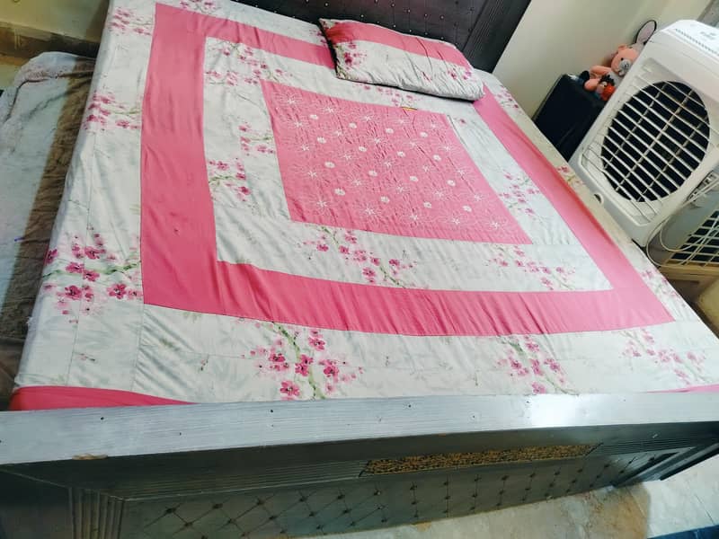 Bed king size 1