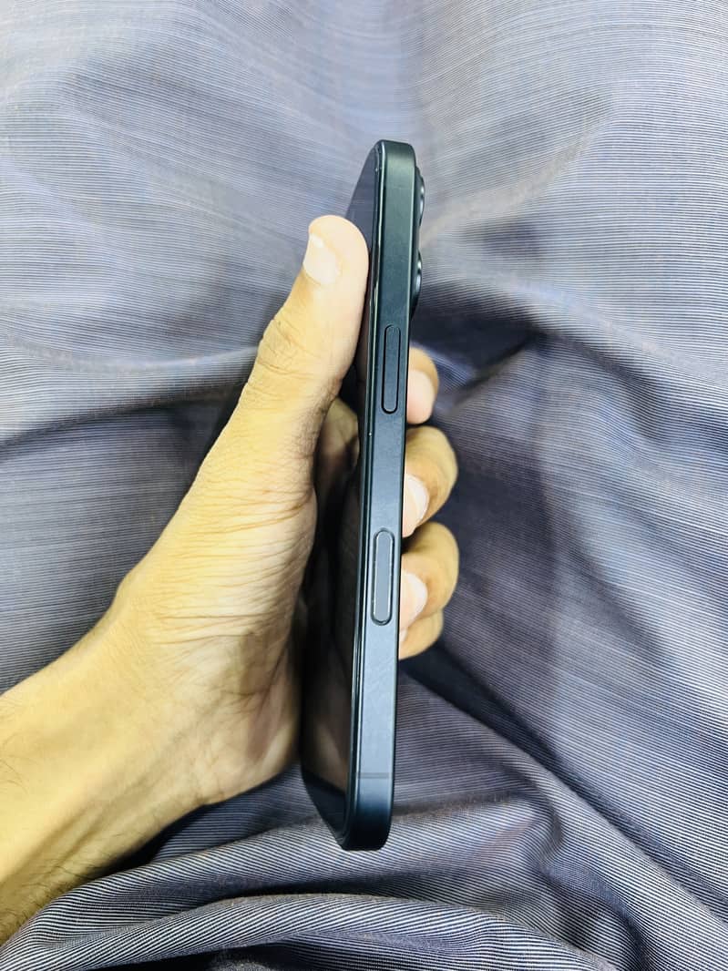 Apple iPhone 16 1