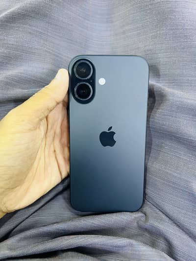 Apple iPhone 16