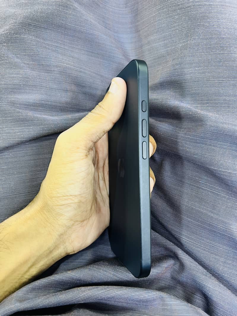 Apple iPhone 16 5