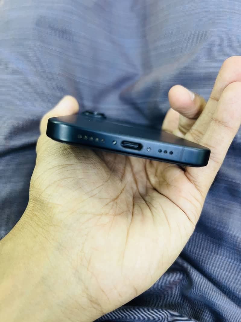 Apple iPhone 16 6