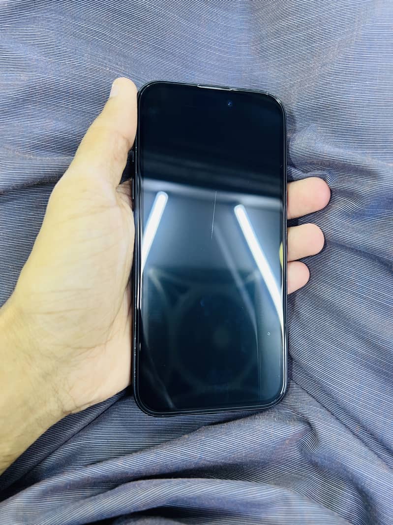 Apple iPhone 16 8