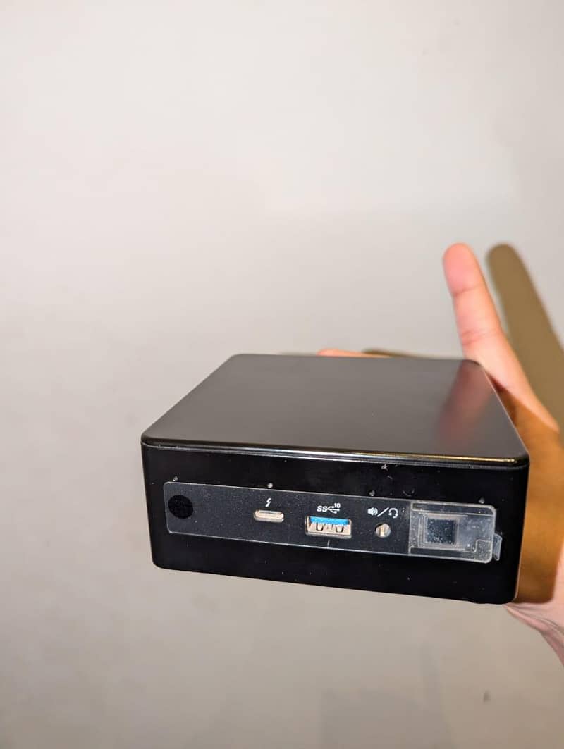 Intel NUC mini PC 0