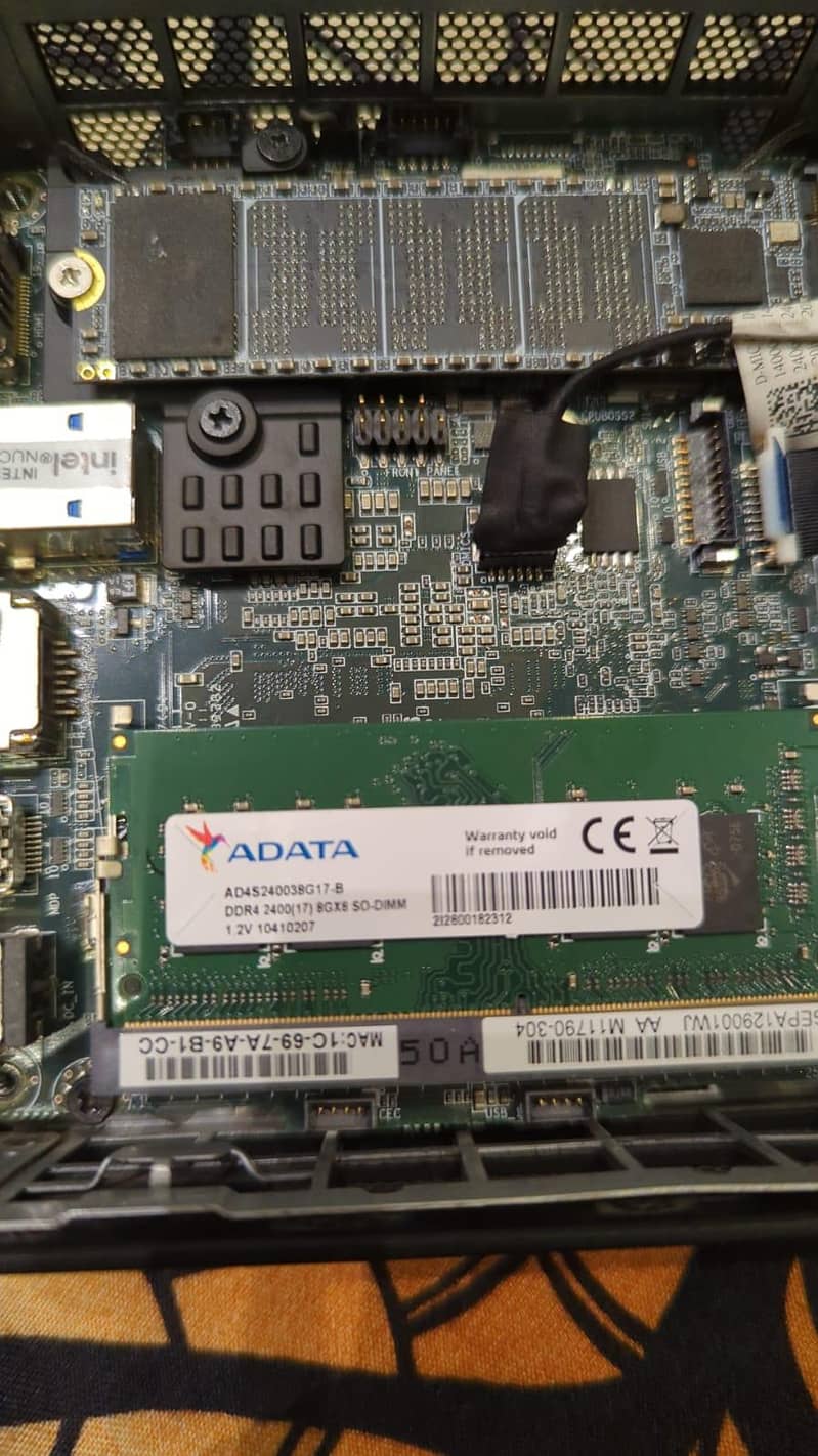 Intel NUC mini PC 1