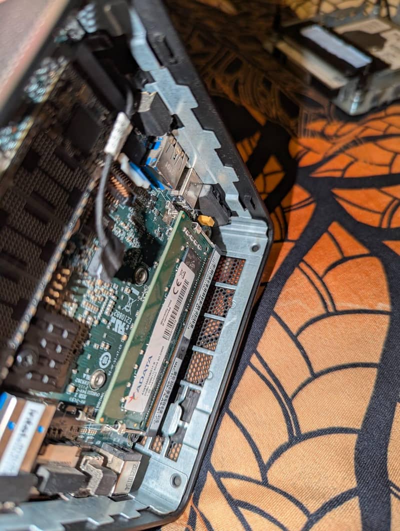 Intel NUC mini PC 2