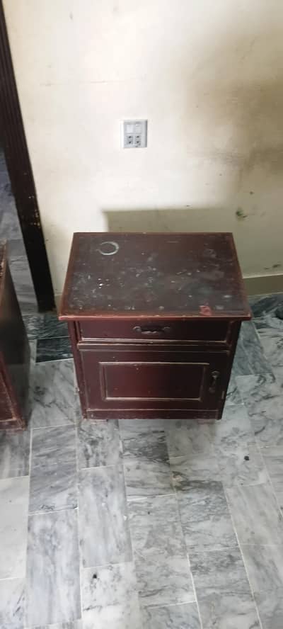 both dow and tow side tables