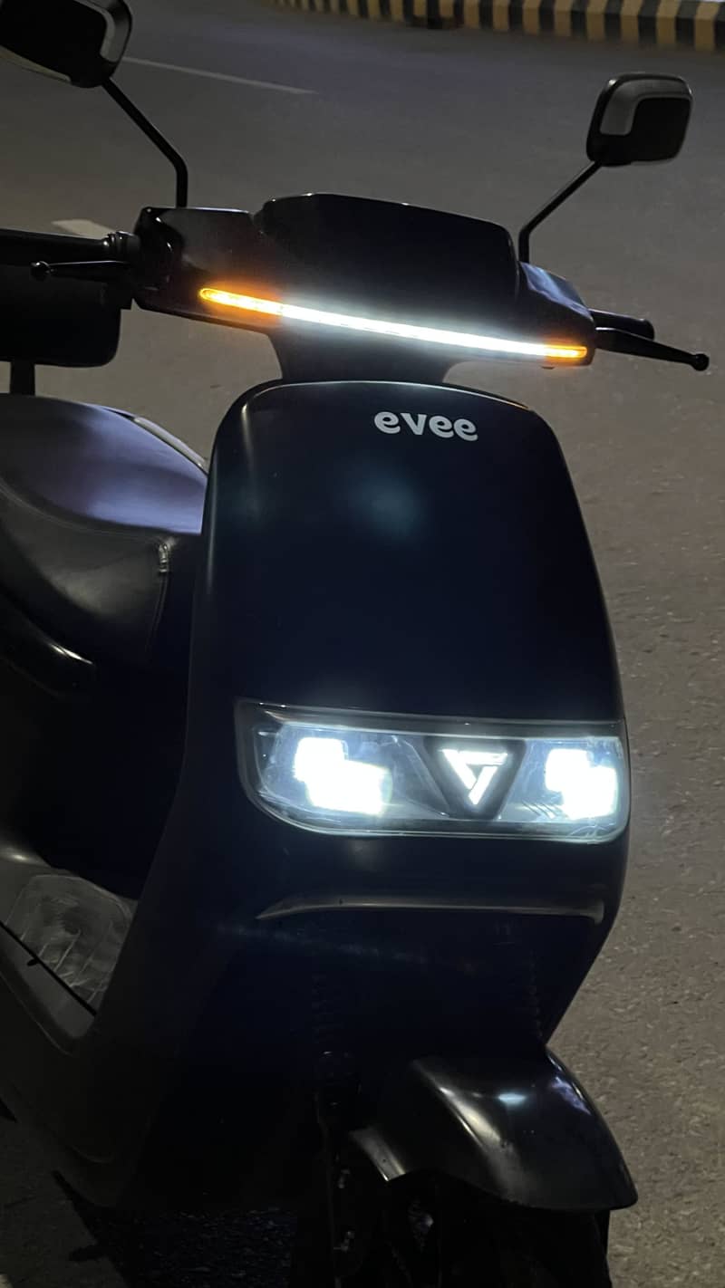 Evvee 0