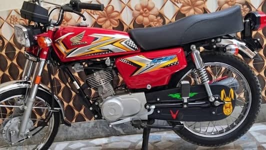 Honda cc125 Lach condition bike whatapp number 03287595699
