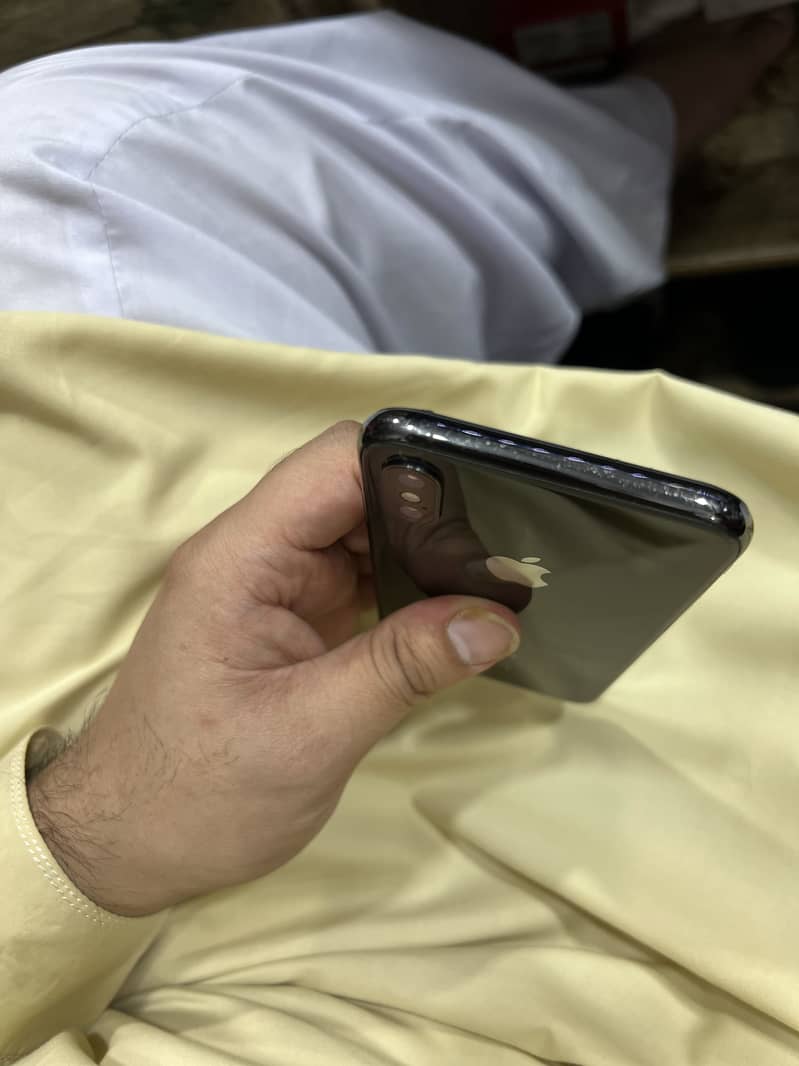 iPhone Xs 5