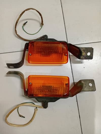 Toyota corona rt100 front indicator light pair