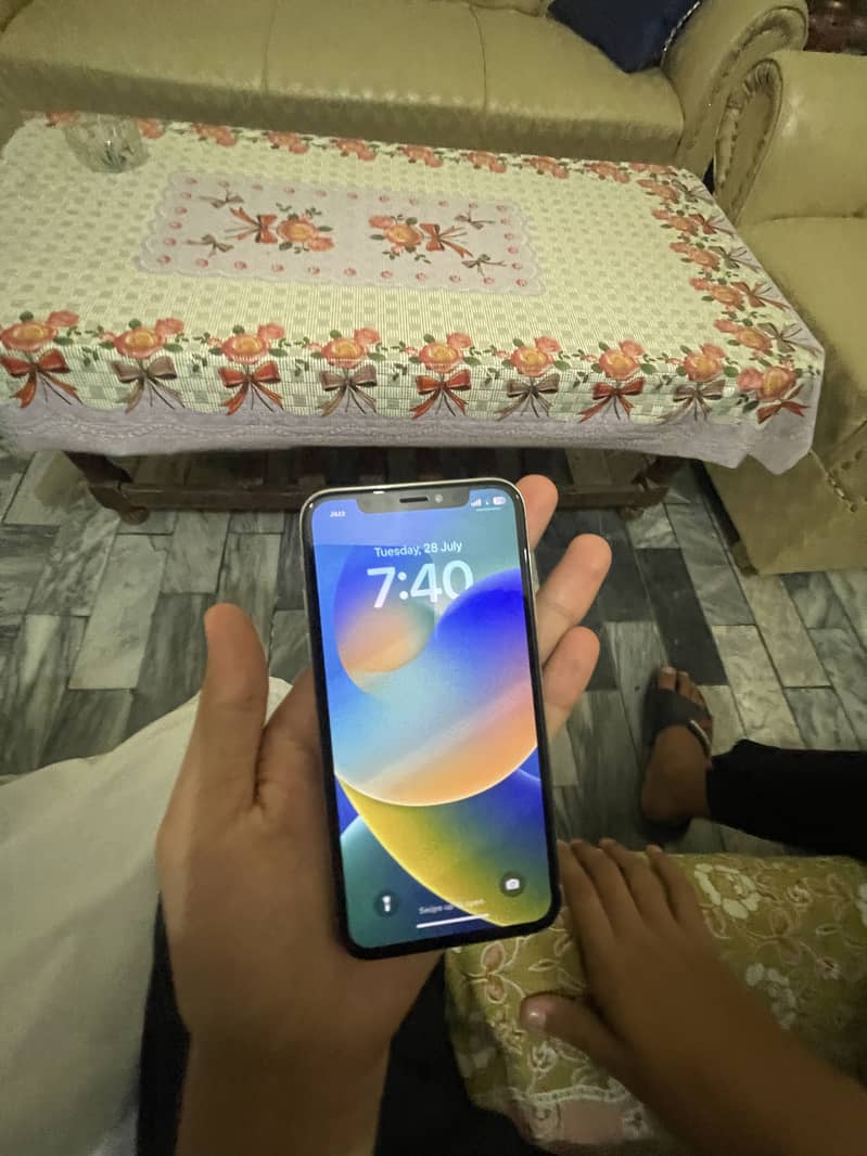 Apple iPhone X 4