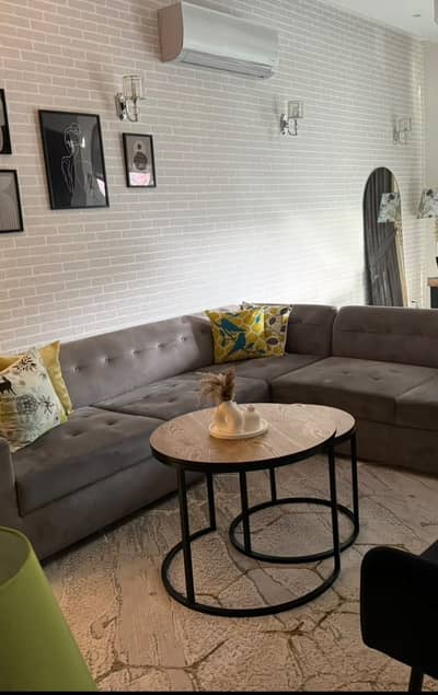 Nesting round table