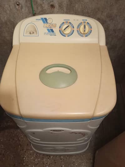 singleSingle Washing machine for sale used me bilkul ok ha