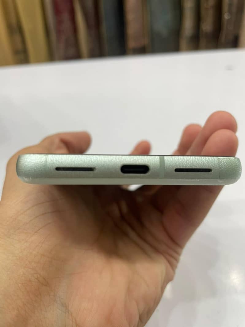 Google Pixel 8 2