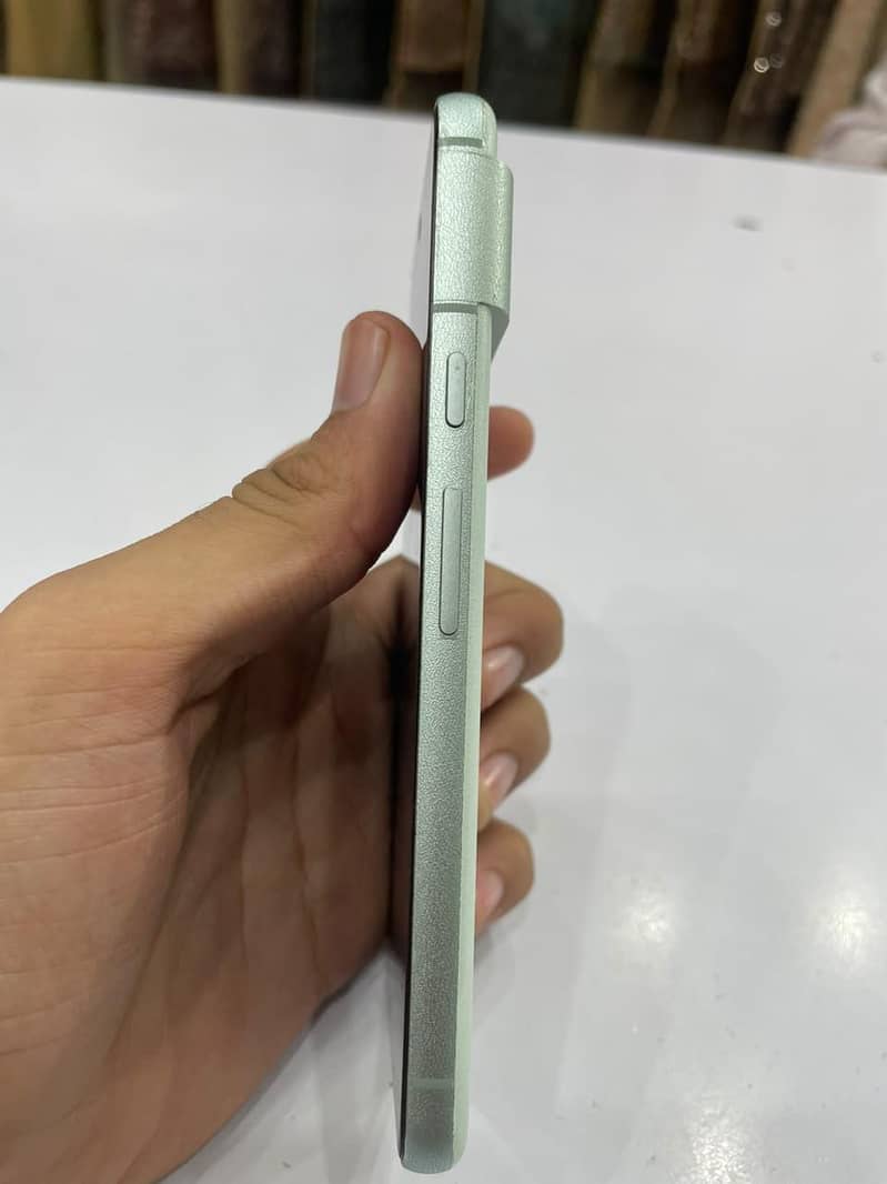 Google Pixel 8 4