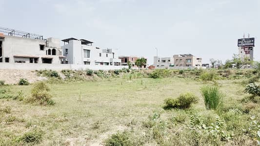 70 Feet Road Back 700 Feet From Grand Park Near Future Community Club Seller 100% Willing U BLOCK DHA PHASE 8
