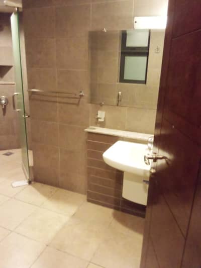Three bedroom 2100 sqft unfurnished apartment available for sale in Silver Oaks apartments F-10 Islamabad