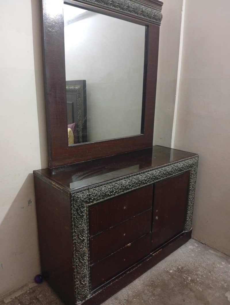 Dressing Table with drawers 0