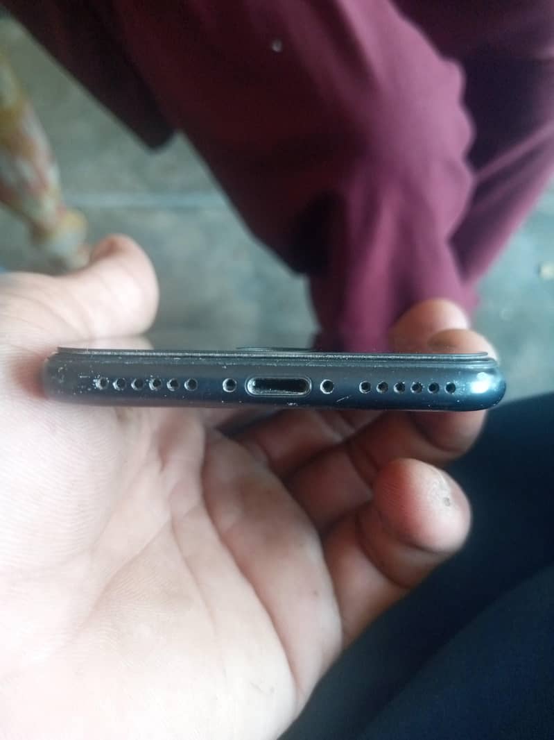 Apple iPhone 7 0