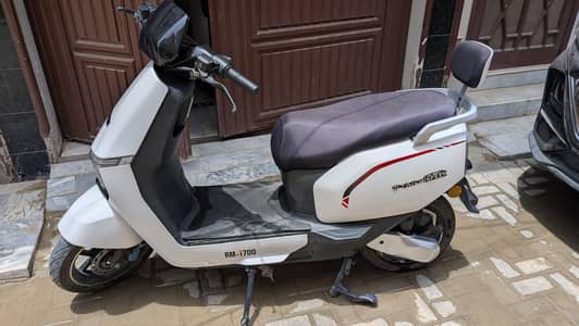 Hi Speed RM-i700 (EVI 700) Electric Scooty – Excellent Condition