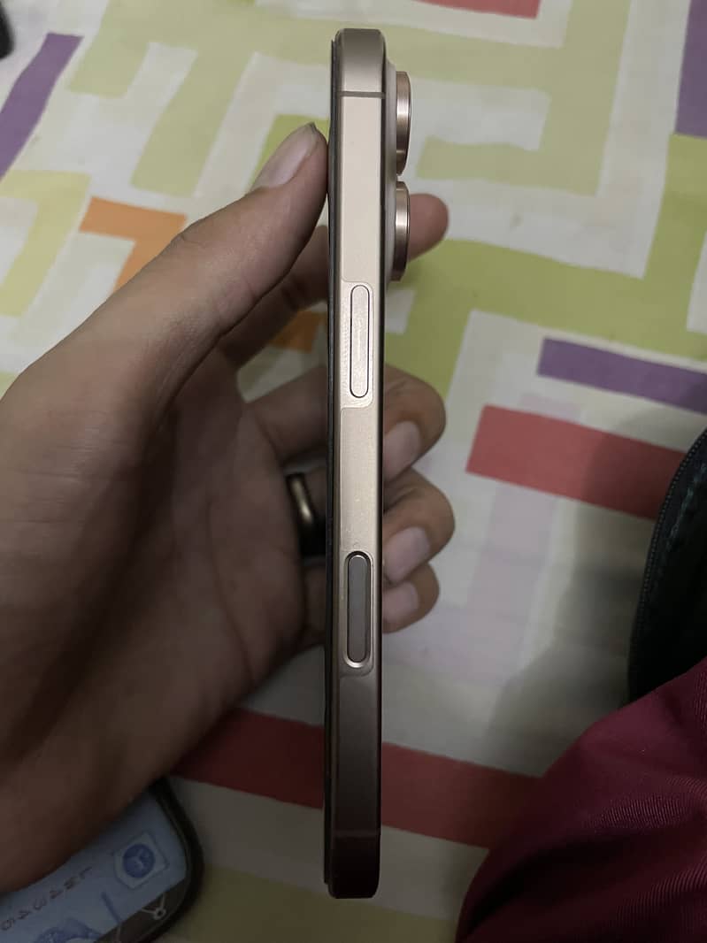 Apple iPhone 16 Pro 1
