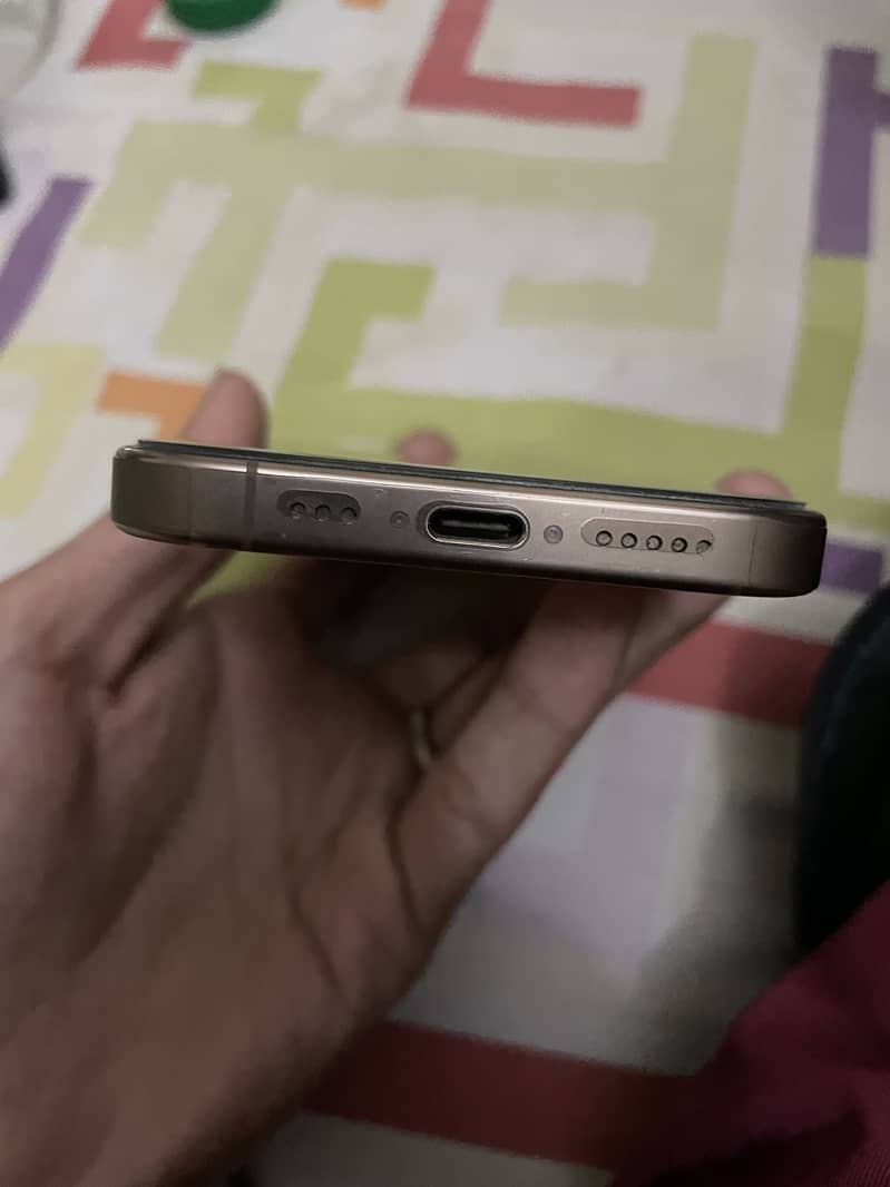 Apple iPhone 16 Pro 2