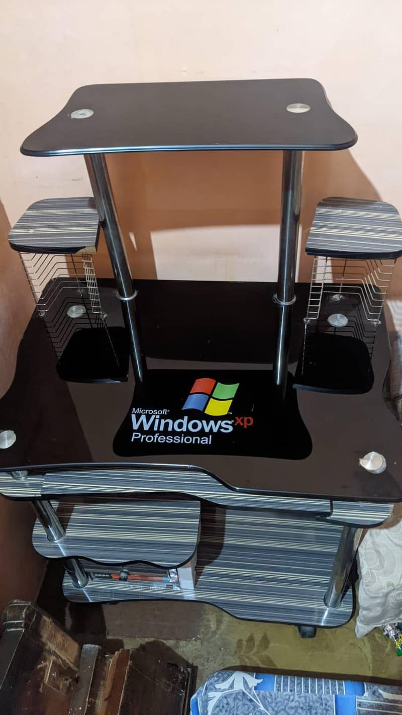 Computer table 0