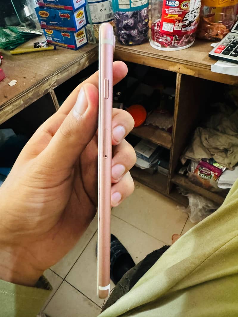 Apple iPhone 7 Plus 2