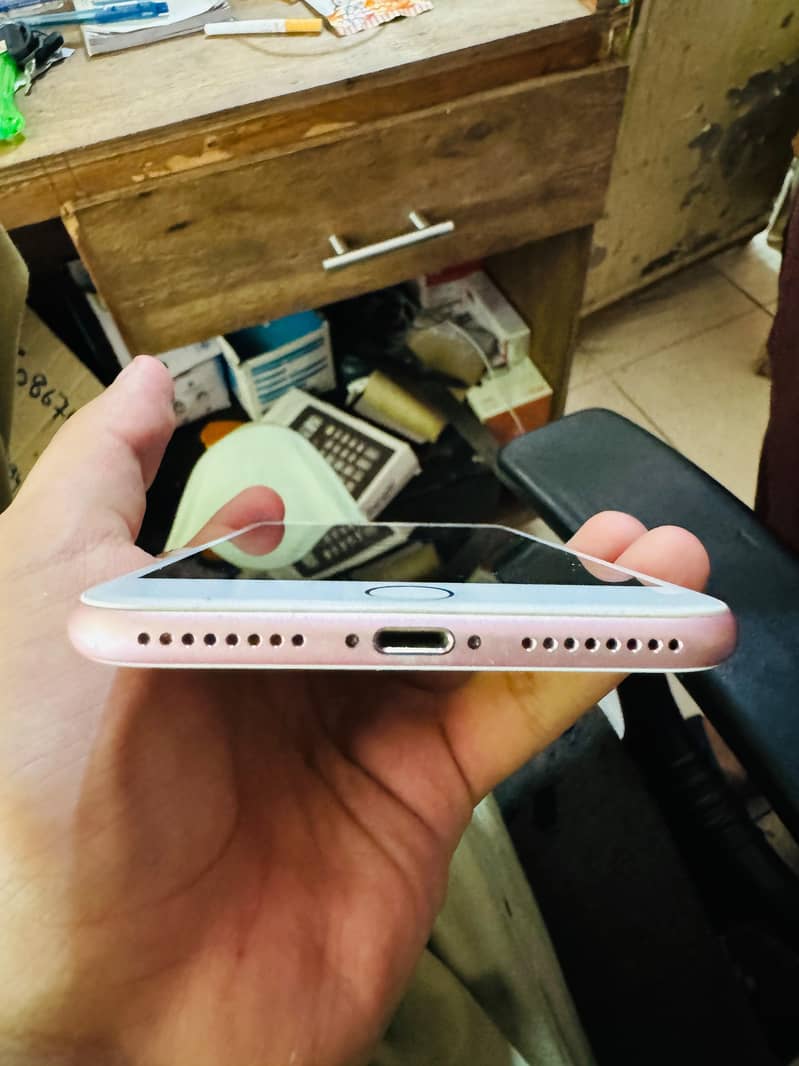 Apple iPhone 7 Plus 3