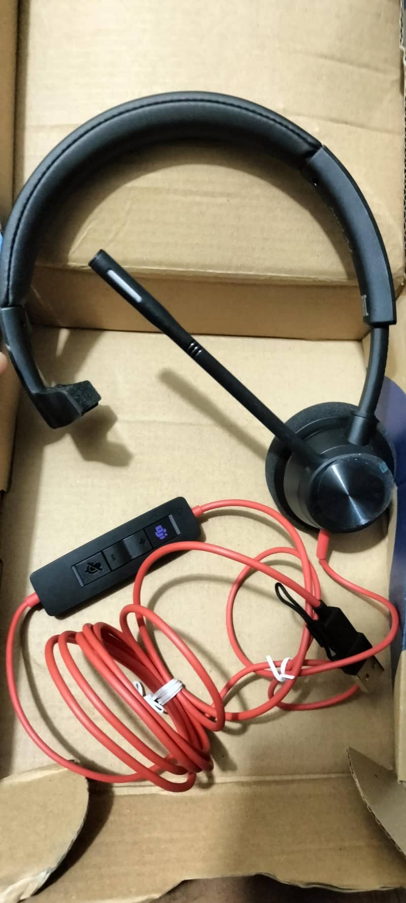 Poly Blackwire 3310 1