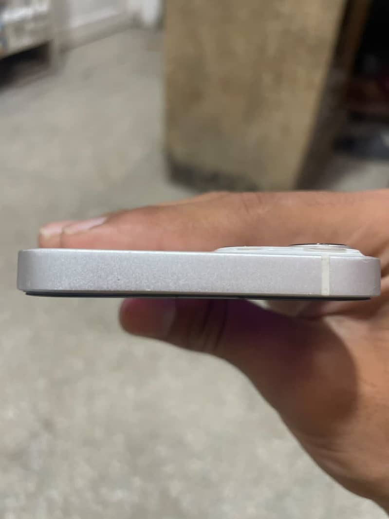 Apple iPhone 13 2