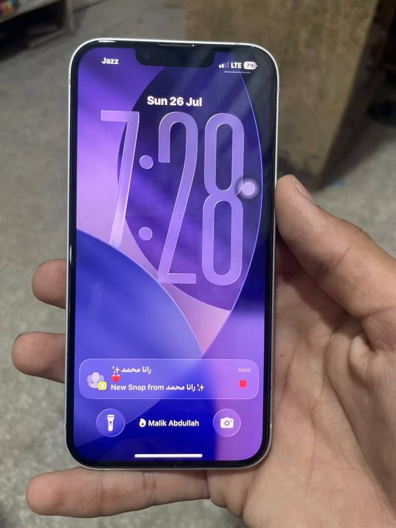 Apple iPhone 13 4