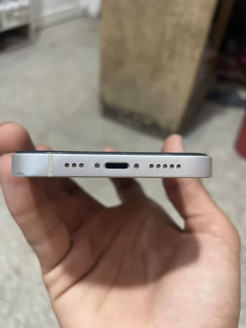 Apple iPhone 13 5