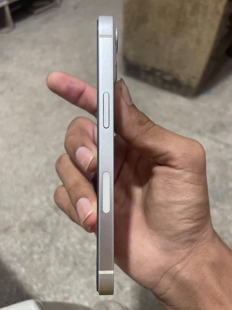 Apple iPhone 13 6