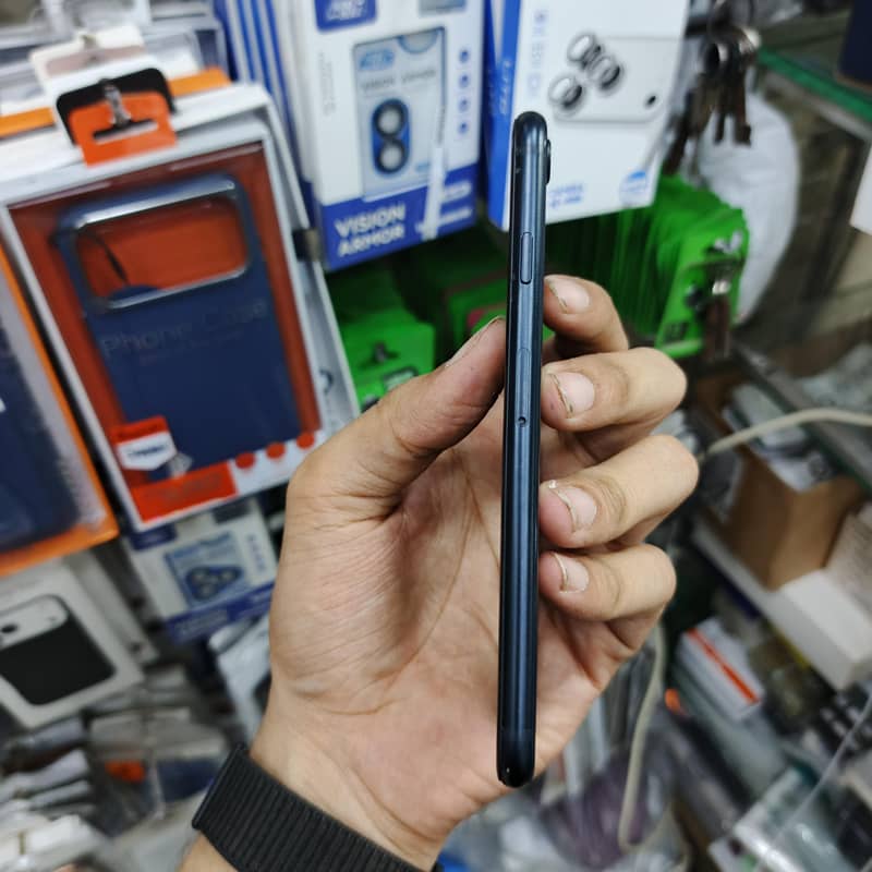 Apple iPhone SE 6