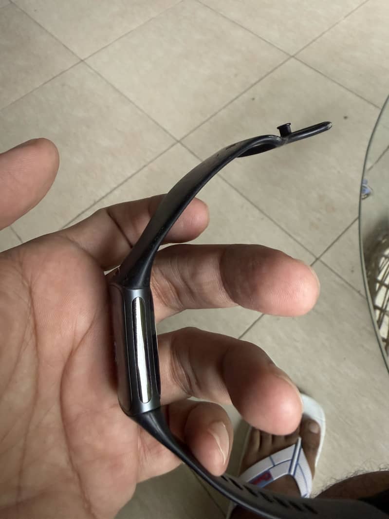 Fitbit Charge 5 1