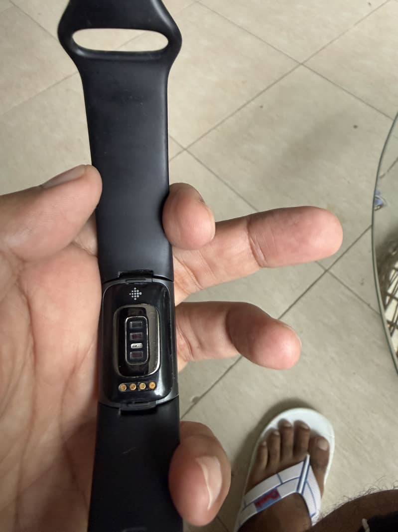 Fitbit Charge 5 2