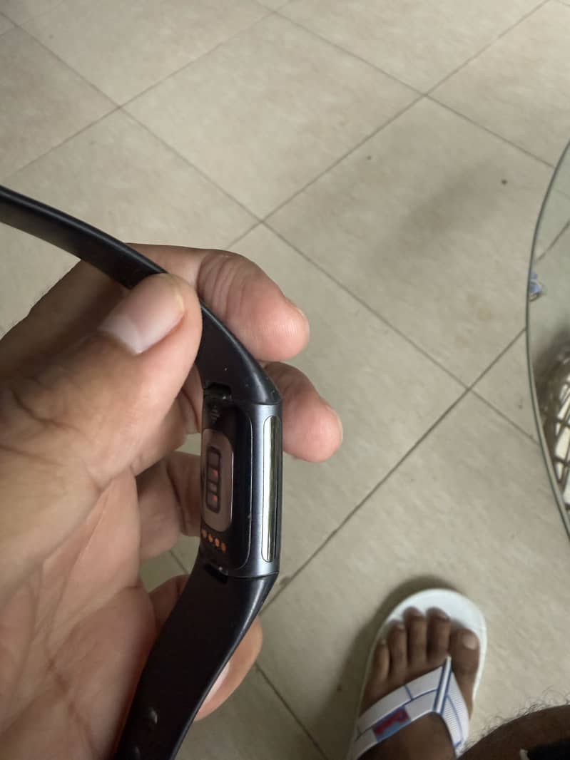 Fitbit Charge 5 4