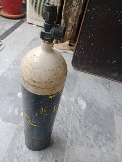 oxygen cylinder
