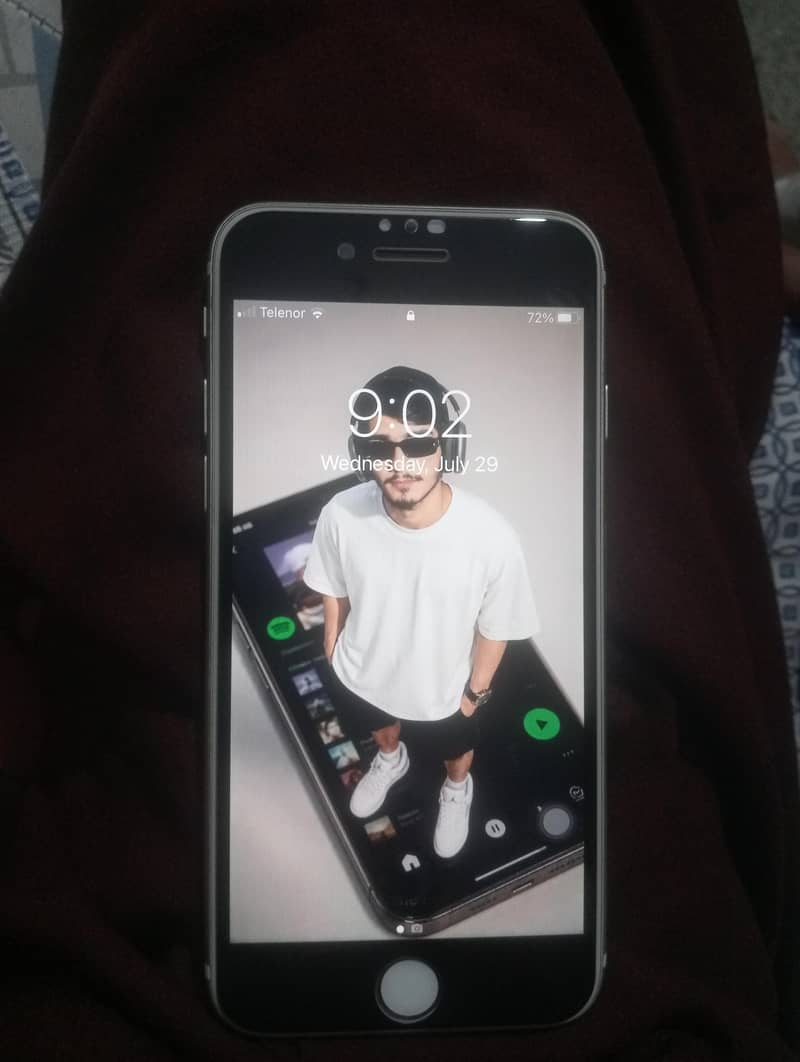 Apple iPhone 7 0