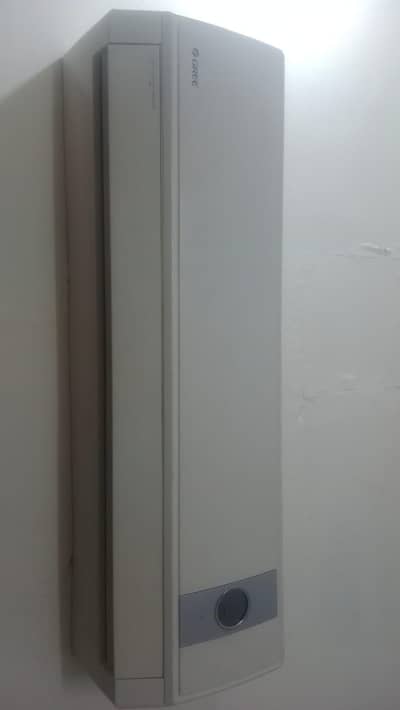 gree Ac 1.5 ton 4 season used 10/1o condition
