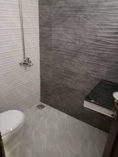 5 MARLA 1ST FLOOR FLAT FOR RENT NO GAS