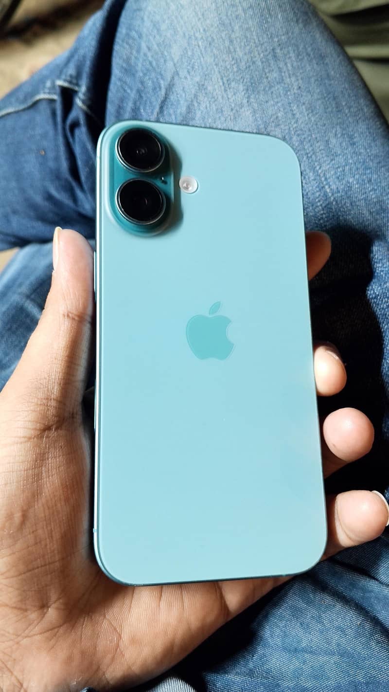 Apple iPhone 16 3